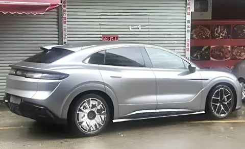 比亚迪仰望U7 GT伪装谍照曝光！猎装轿跑设计+三电机四驱